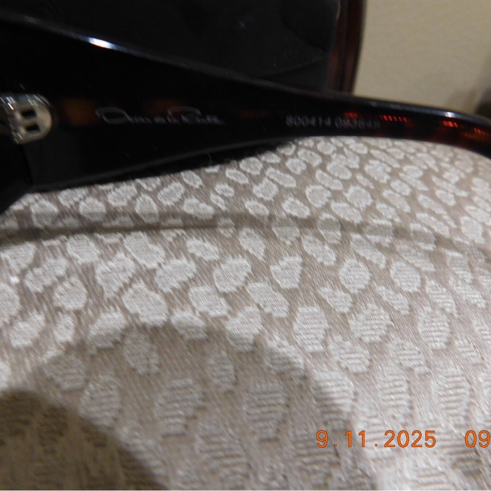 Oscar de la Renta Dark Brown Sunglasses ODLRS 400 $300 Not cheaper line - Picture 6 of 6